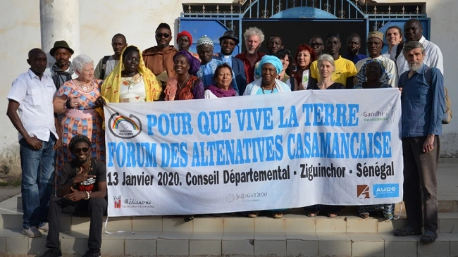 Approches d'une économie non-violente